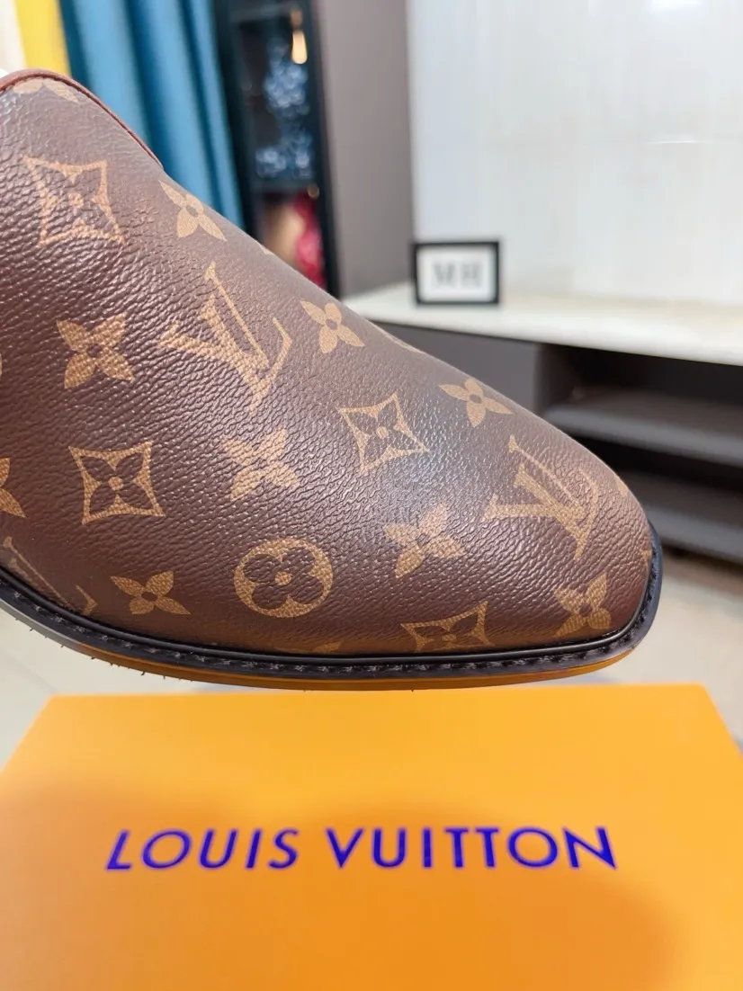 Ex-factory price 720🌹🌹High version [LV] Louis Vuitton's popular casual leather shoes🎖Fashionable and elegant🎖🎖Material: Original imported open-edge beaded cowhide, washed cowhide leather lining, original open-molded rubber outsole, high-end and classy, ​​elegant quality, instantly transforming into a handsome man ❤❤Standard\nNumber: 38-44